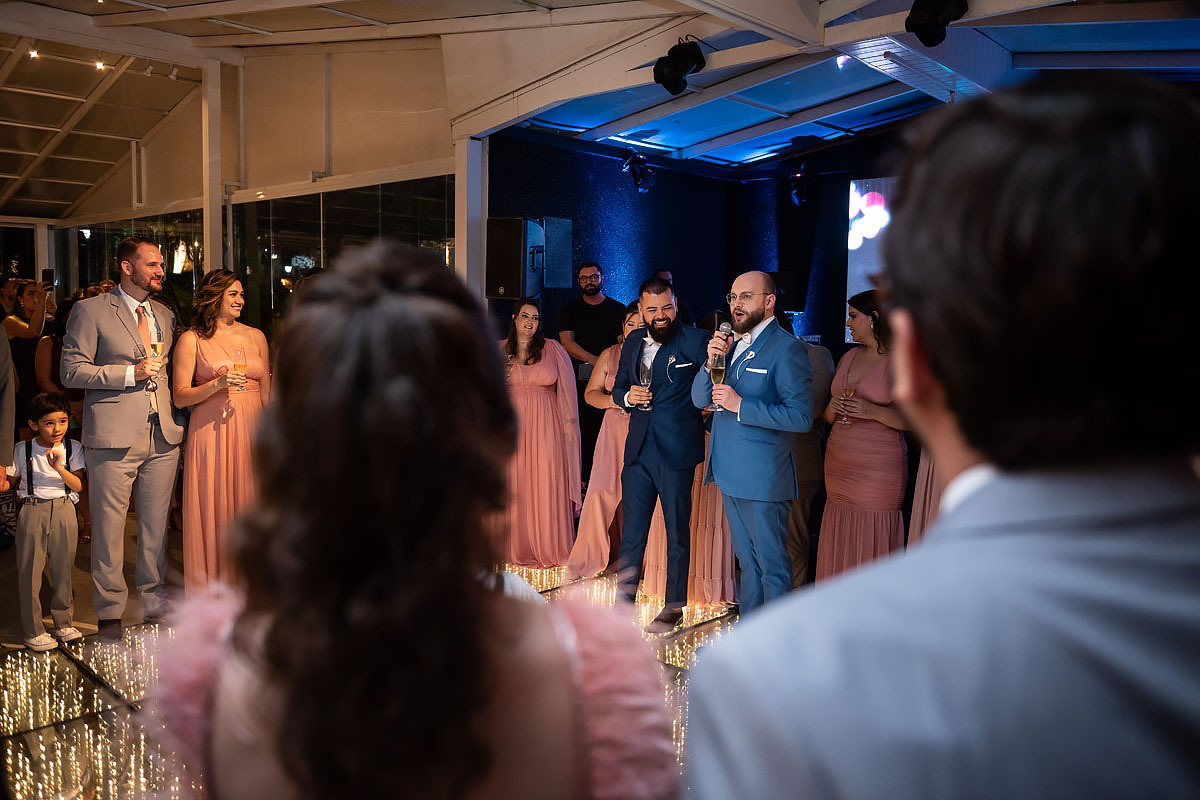 Casamento de meninos, fazenda Santa Isabel, casamento no campo, casamento com chuva, brinde.