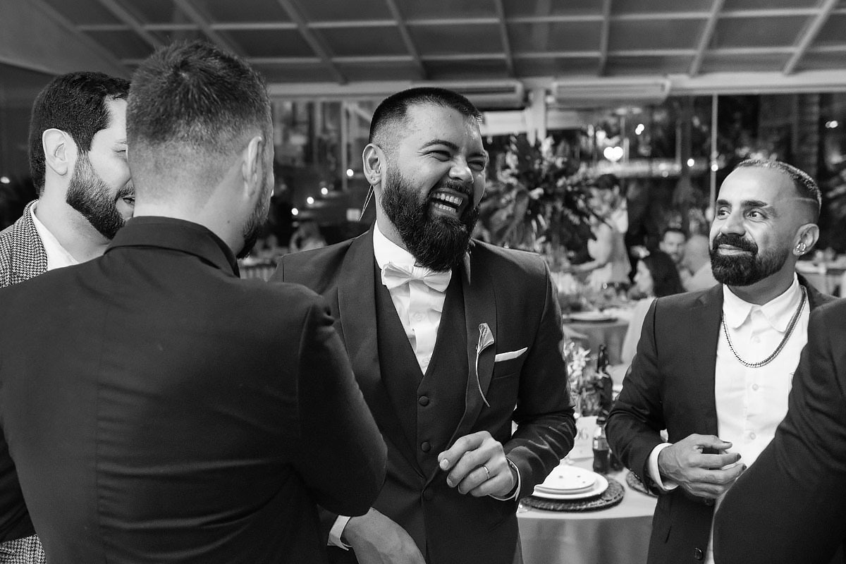 Casamento de meninos, fazenda Santa Isabel, casamento no campo, casamento com chuva, brinde.