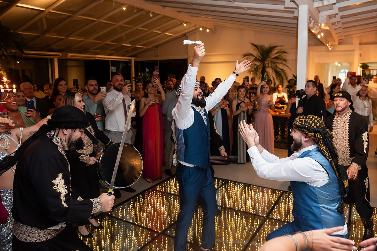Casamento de meninos, fazenda Santa Isabel, casamento no campo, casamento com chuva, apresentação de dança Árabe.