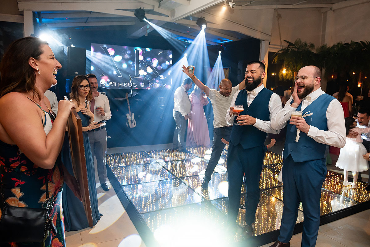 Casamento de meninos, fazenda Santa Isabel, casamento no campo, casamento com chuva, pintura de quadro, casamento gay.