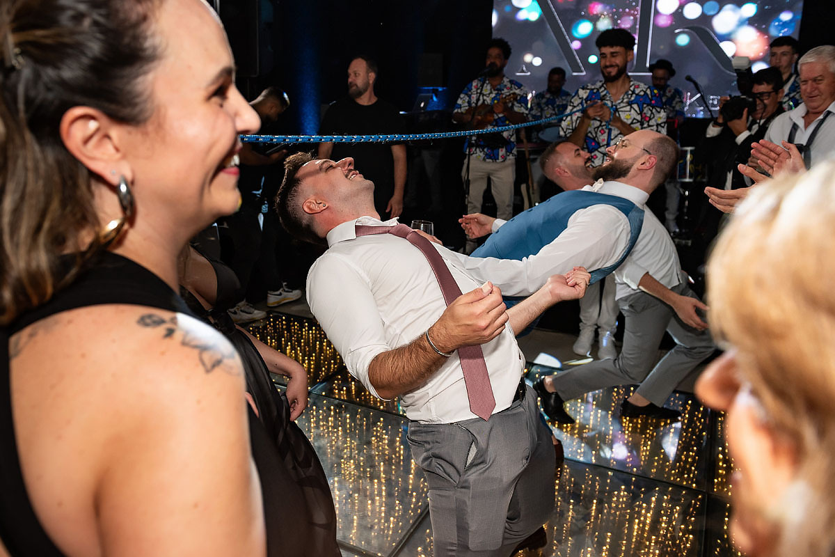 Casamento de meninos, fazenda Santa Isabel, casamento no campo, casamento com chuva, dança da cordinha.