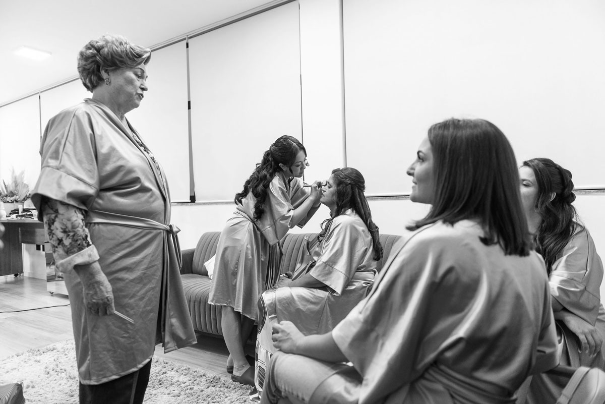 madrinhas no making of da noiva no Mansion Yutintin em jundiaí, maquiagem Lucas Rocha Beauty Artist