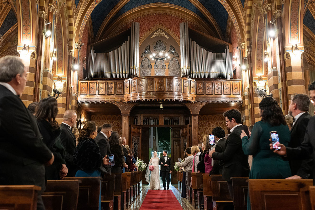 Entrada da noiva em Casamento clássico na igreja matriz de Jundiaí, N.S. do Desterro.