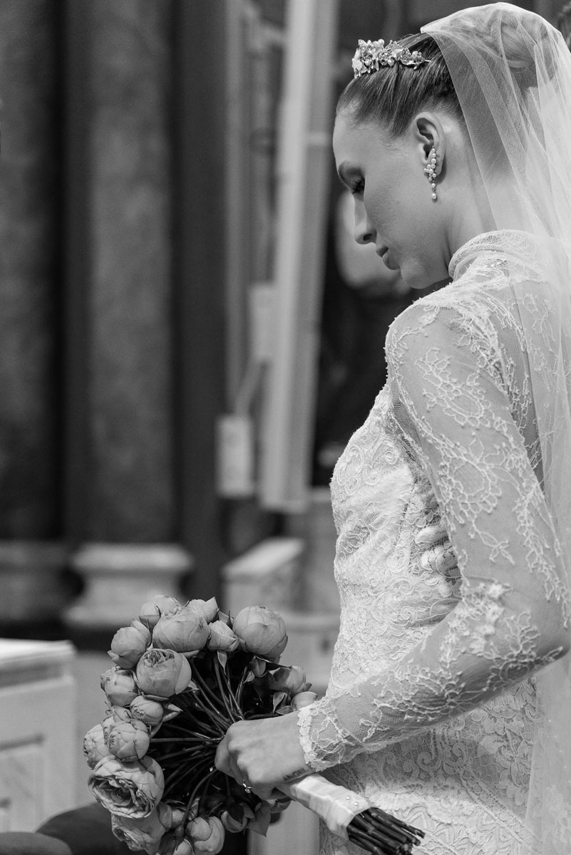 Detalhe do vestido Casamento clássico na igreja matriz de Jundiaí, N.S. do Desterro.