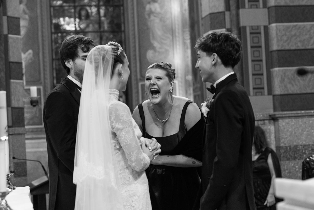 Cumprimento dos padrinhos em casamento clássico