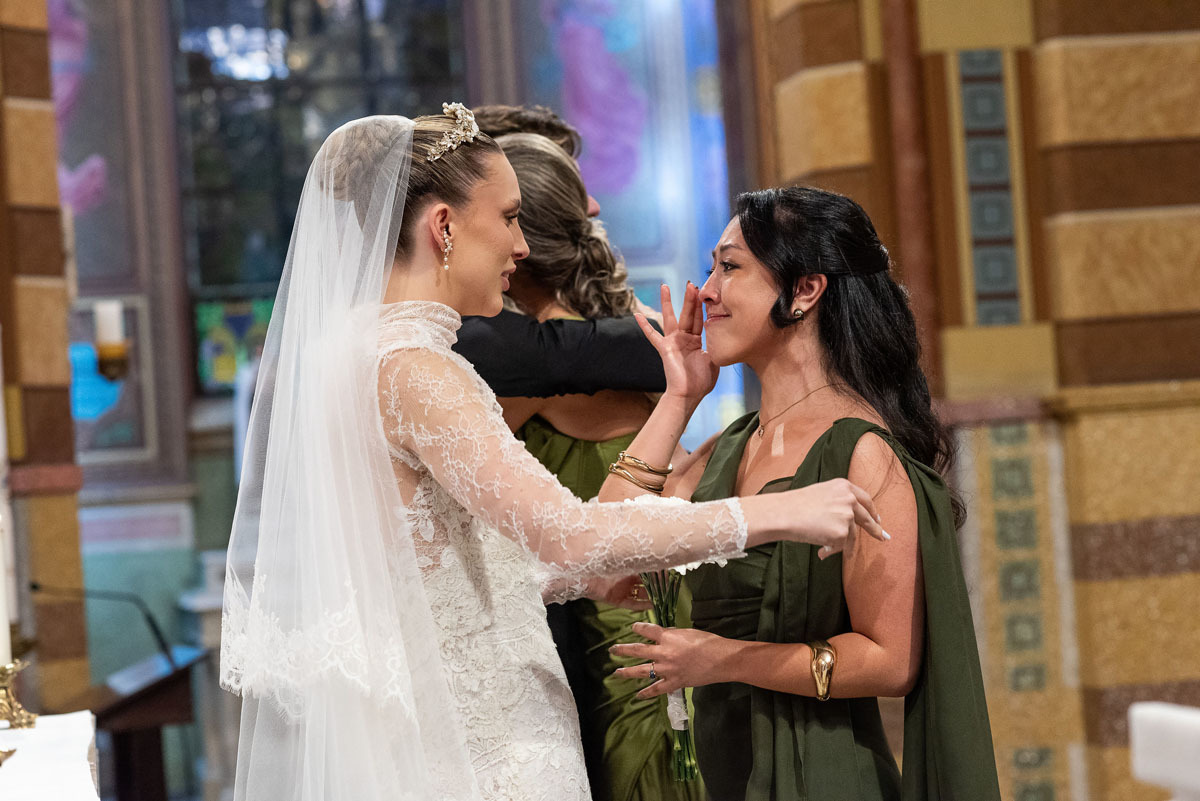 Cumprimento dos padrinhos em casamento clássico