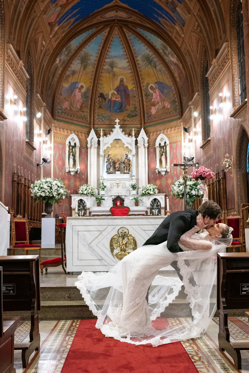Beijo final em casamento na Catedral de jundiaí