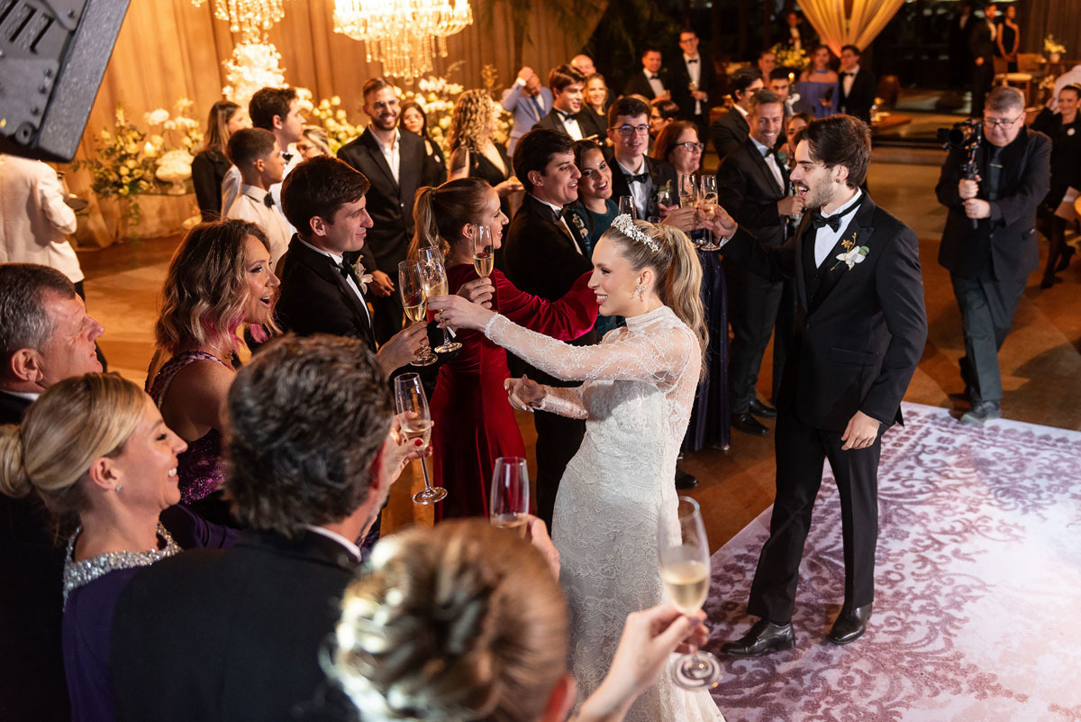 Brinde dos noivos no clube jundiaiense