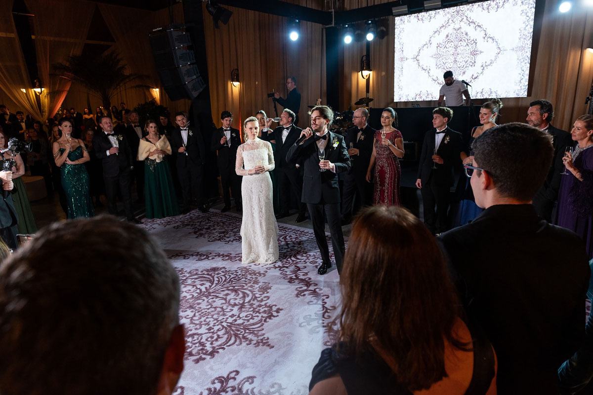 Brinde dos noivos no clube jundiaiense