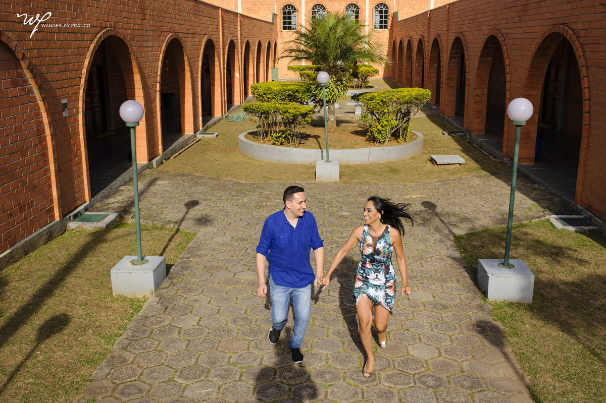 noivos fazem ensaio pre-wedding na faculdade anchieta