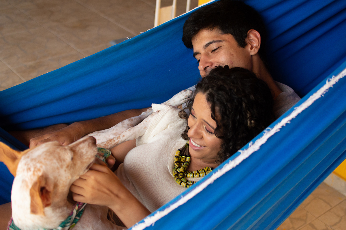Ensaio em casa, ensaio fotografico com pet, ensaio de gestante, fotografia pet em familia, fotografa de cachorro em natal, fotografia de cachorro, foto pet, natal rn, gravidez, ensaio revelação