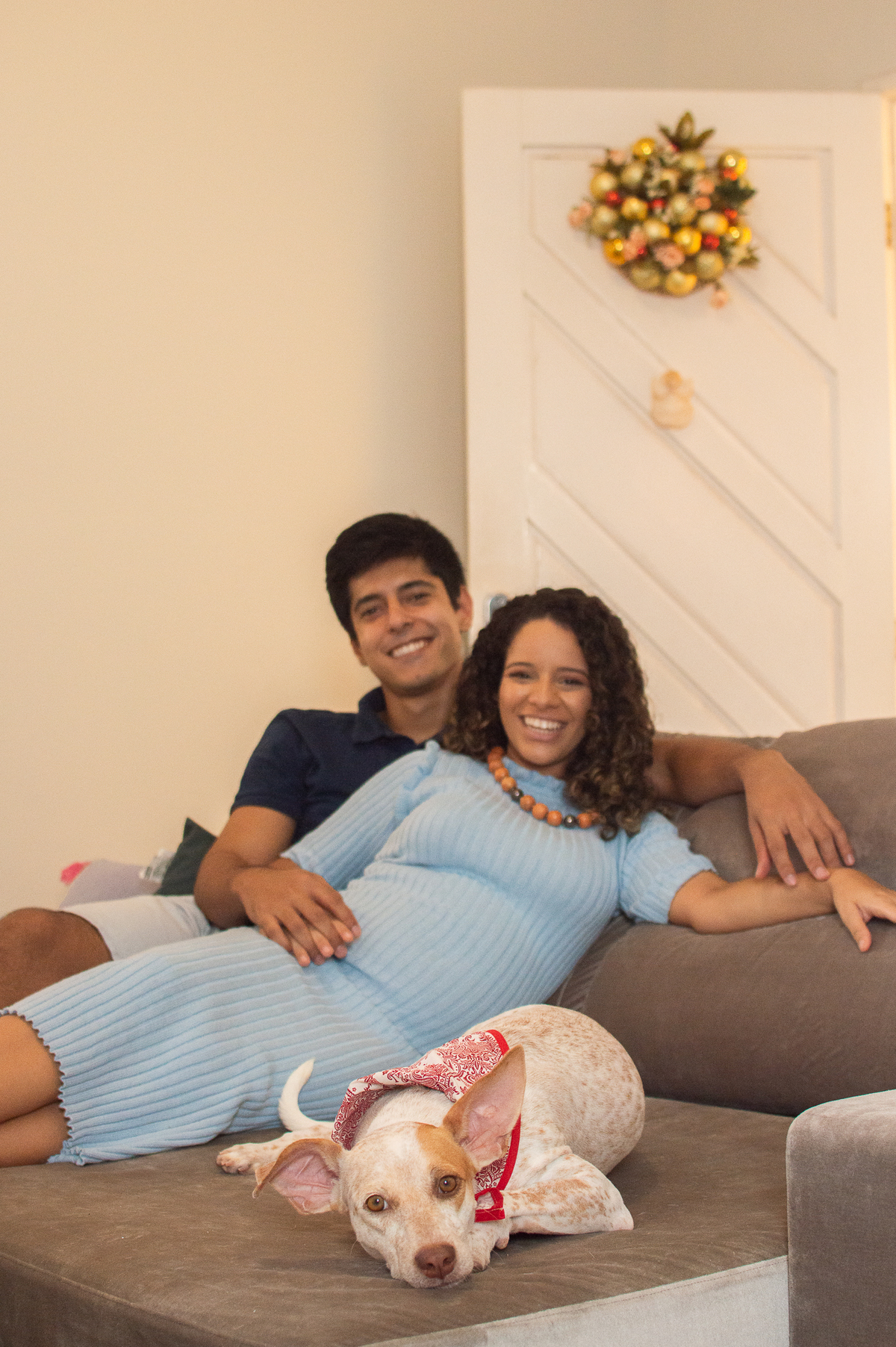 Ensaio em casa, ensaio fotografico com pet, ensaio de gestante, fotografia pet em familia, fotografa de cachorro em natal, fotografia de cachorro, foto pet, natal rn, gravidez, ensaio revelação