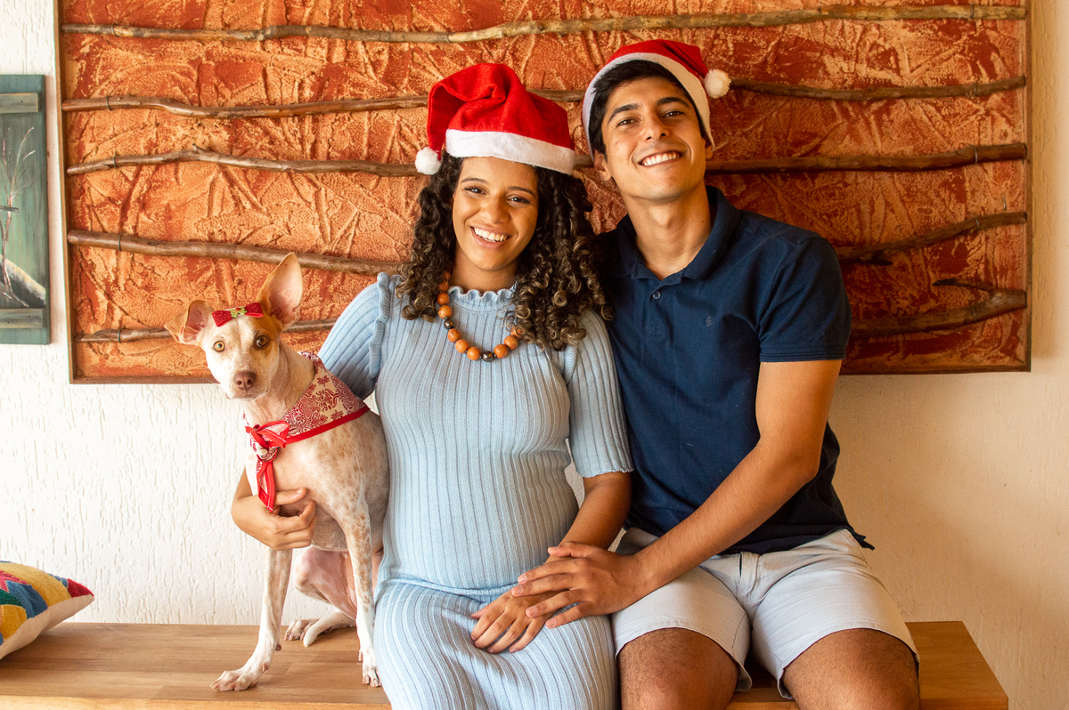 Ensaio em casa, ensaio fotografico com pet, ensaio de gestante, fotografia pet em familia, fotografa de cachorro em natal, fotografia de cachorro, foto pet, natal rn, gravidez, ensaio revelação