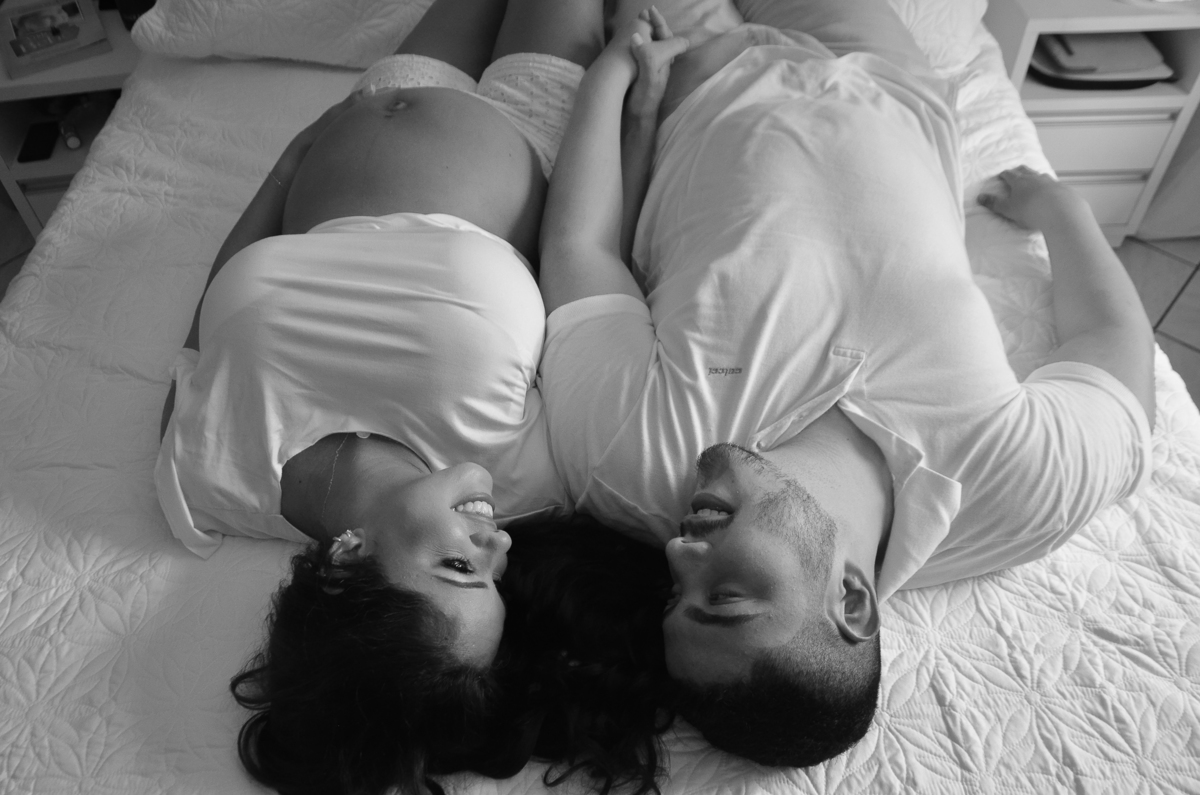 Ensaio em casa, ensaio fotografico com pet, ensaio de gestante, fotografia pet em familia, fotografa de cachorro em natal, fotografia de cachorro, foto pet, natal rn, gravidez, ensaio revelação