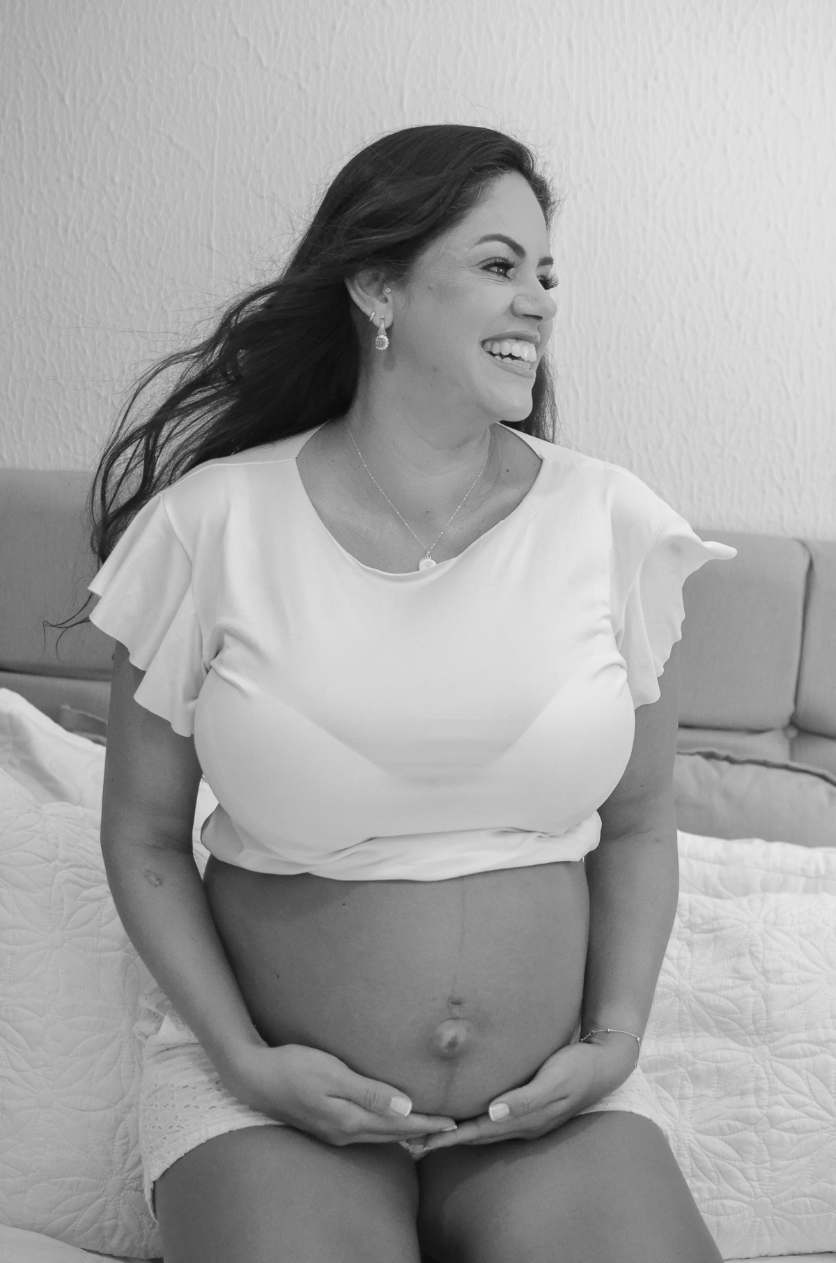 Ensaio em casa, ensaio fotografico com pet, ensaio de gestante, fotografia pet em familia, fotografa de cachorro em natal, fotografia de cachorro, foto pet, natal rn, gravidez, ensaio revelação