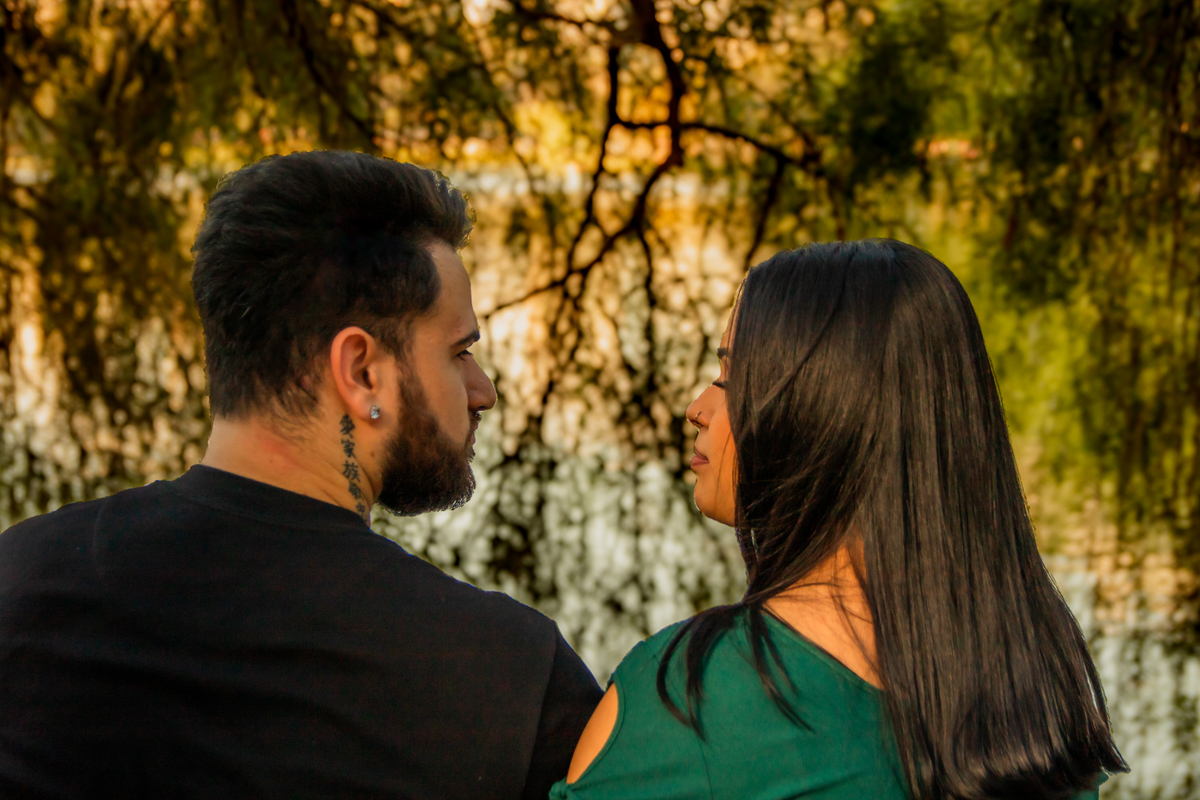 Foto casal se olhando