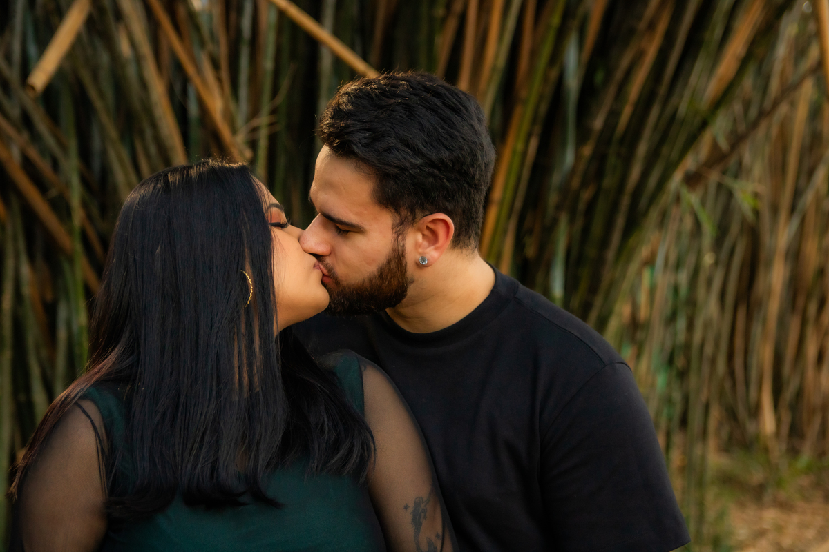 Casal se beijando