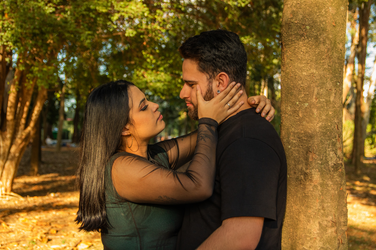 Casal apaixonado final de tarde