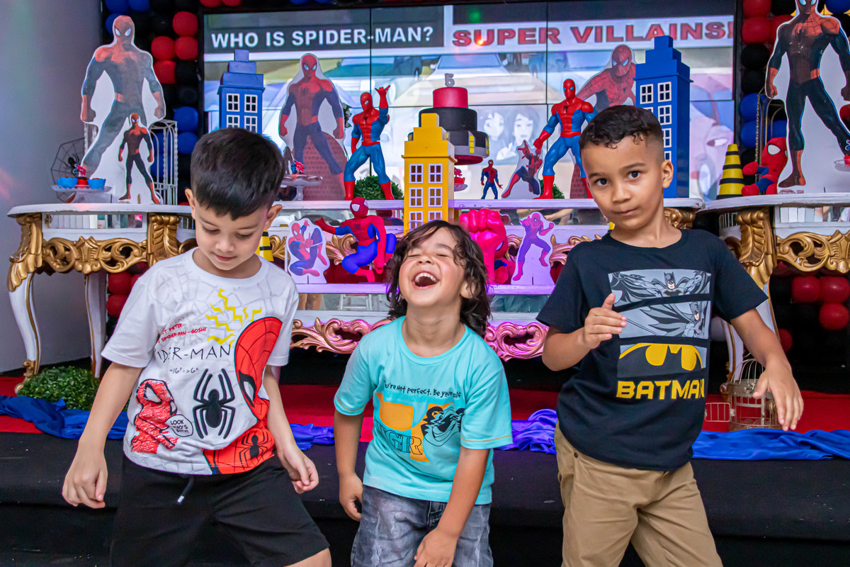 Crianças dançando, festa infantil, buffet, guarulhos