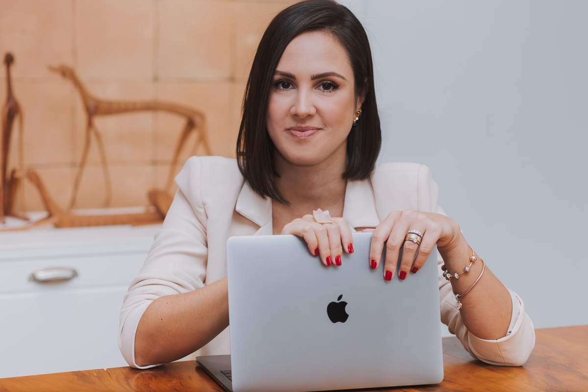 mirna economirna fotos empresariais corporativas economia youtuber capixaba