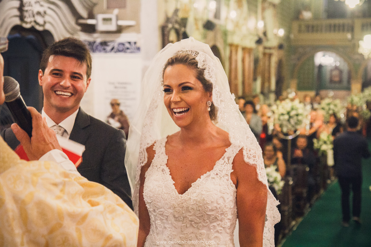 noivos no altar