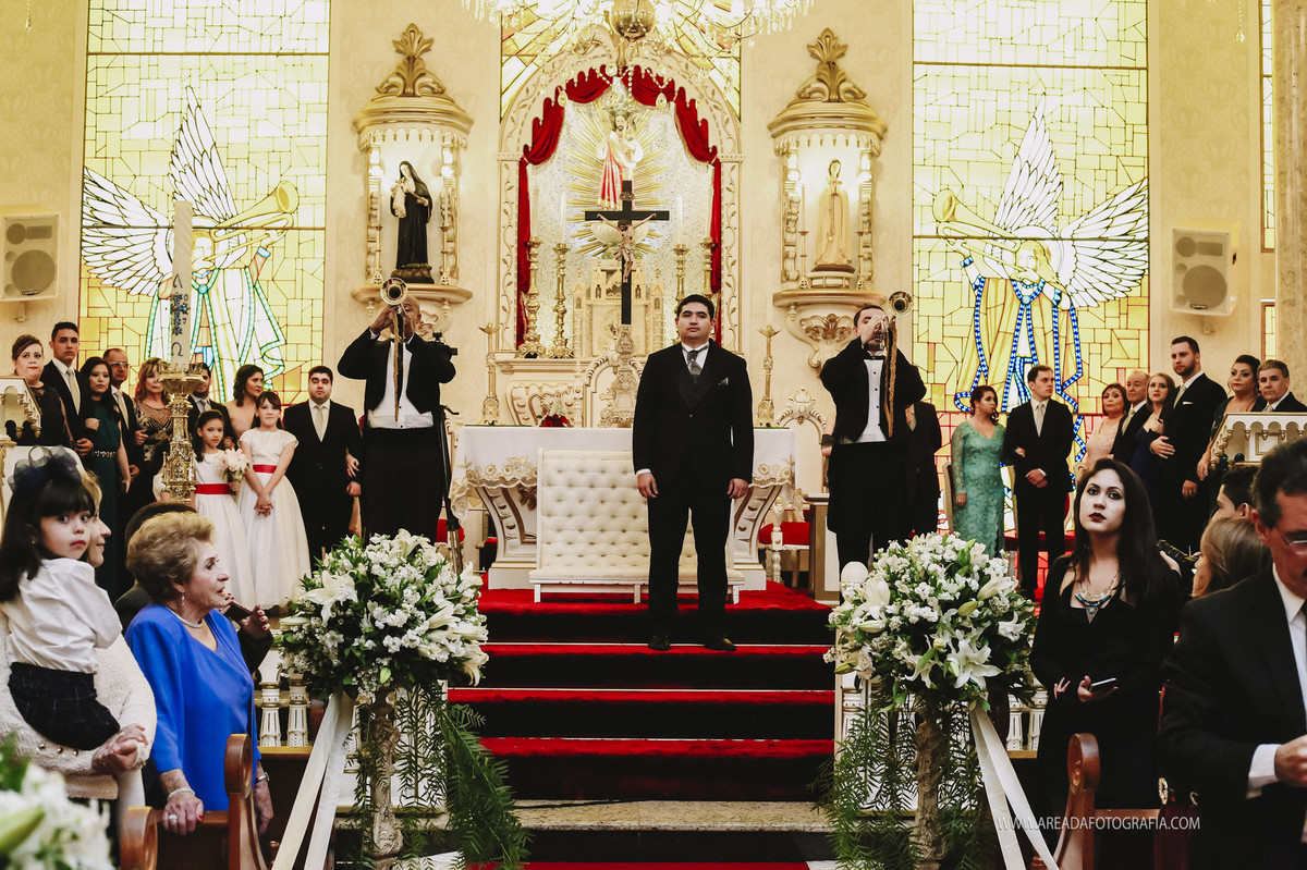 Casamento: Jéssica e Douglas Cerimônia: Santuário Sagrado Coração de Jesus Local: Espaço La Vince Fotografia: Danilo Almeida e Cristiana Almeida Mogi das Cruzes - SP