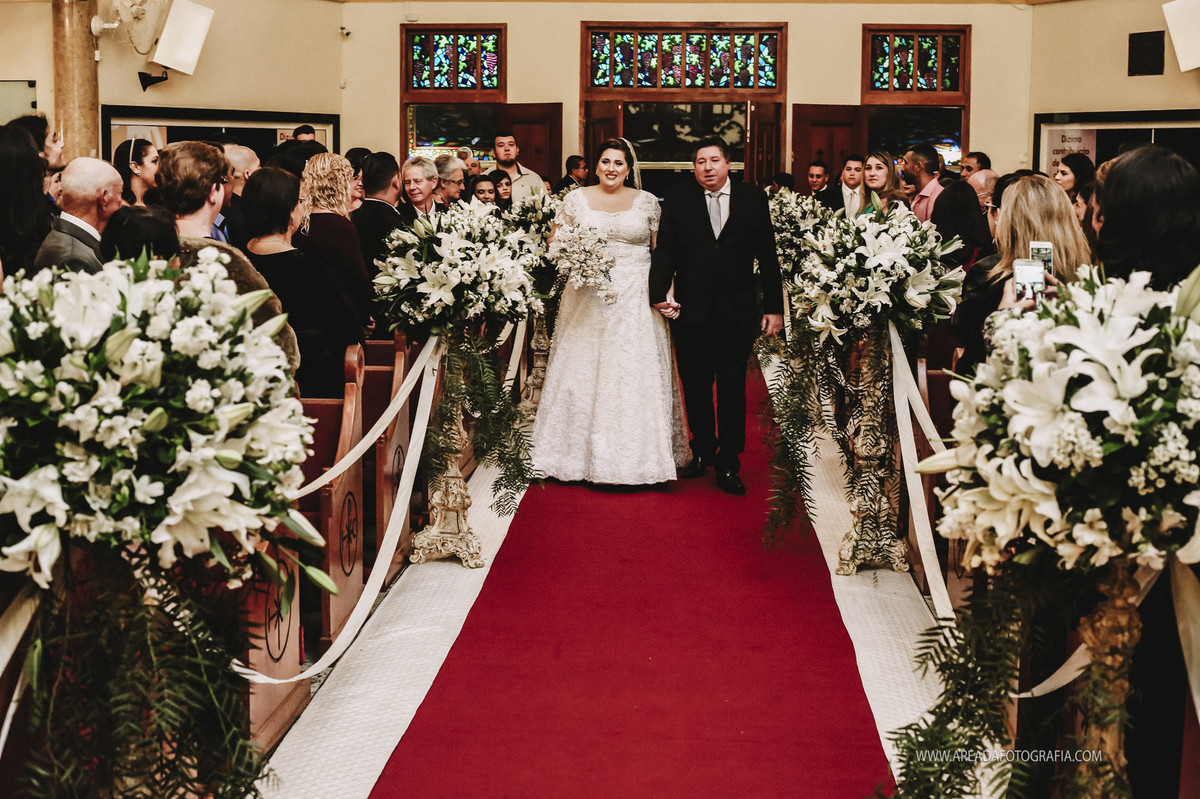 Casamento: Jéssica e Douglas Cerimônia: Santuário Sagrado Coração de Jesus Local: Espaço La Vince Fotografia: Danilo Almeida e Cristiana Almeida Mogi das Cruzes - SP