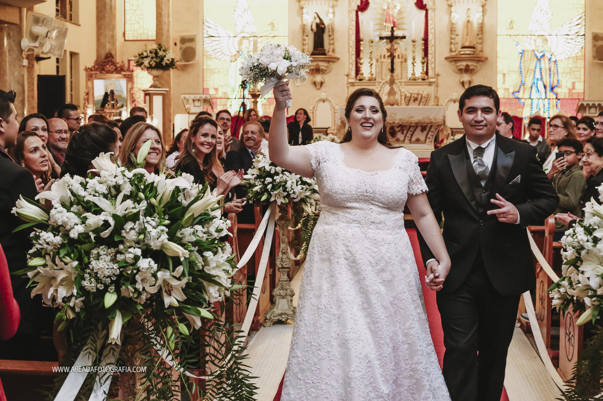Casamento: Jéssica e Douglas Cerimônia: Santuário Sagrado Coração de Jesus Local: Espaço La Vince Fotografia: Danilo Almeida e Cristiana Almeida Mogi das Cruzes - SP