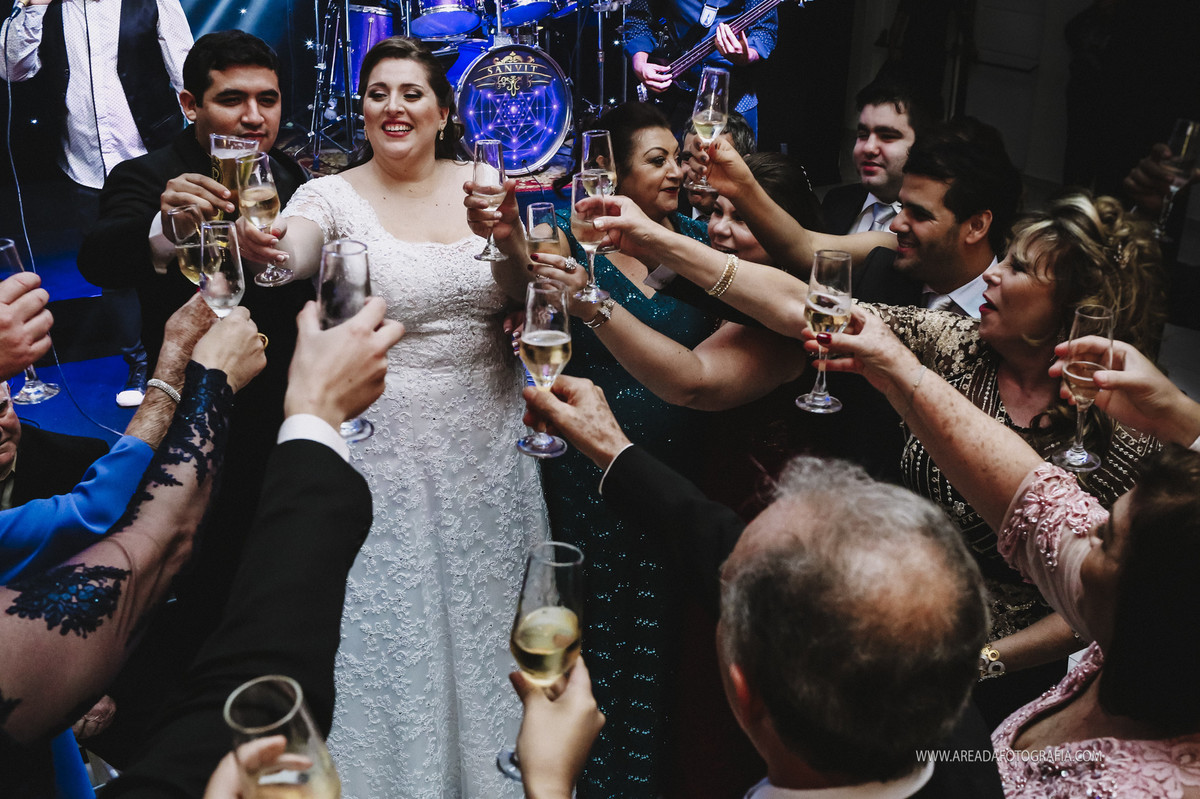 Casamento: Jéssica e Douglas Cerimônia: Santuário Sagrado Coração de Jesus Local: Espaço La Vince Fotografia: Danilo Almeida e Cristiana Almeida Mogi das Cruzes - SP