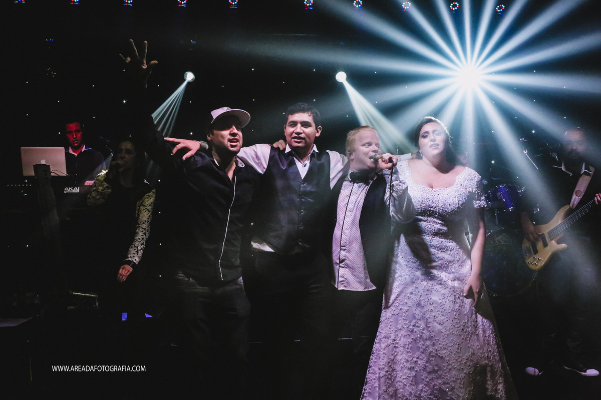 Casamento: Jéssica e Douglas Cerimônia: Santuário Sagrado Coração de Jesus Local: Espaço La Vince Fotografia: Danilo Almeida e Cristiana Almeida Mogi das Cruzes - SP