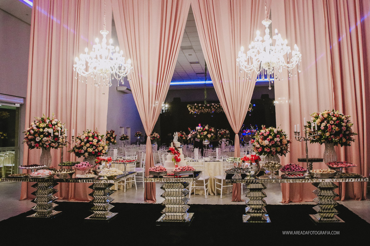 Casamento: Jéssica e Douglas Cerimônia: Santuário Sagrado Coração de Jesus Local: Espaço La Vince Fotografia: Danilo Almeida e Cristiana Almeida Mogi das Cruzes - SP