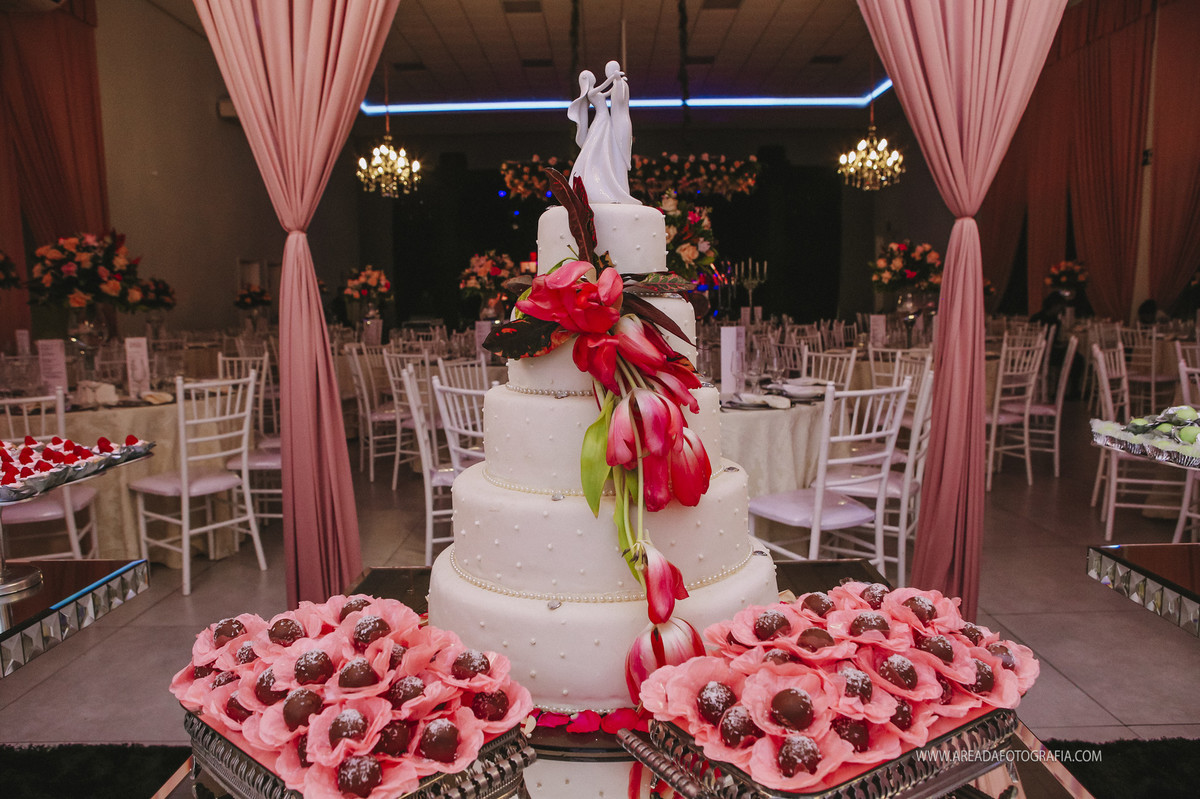 Casamento: Jéssica e Douglas Cerimônia: Santuário Sagrado Coração de Jesus Local: Espaço La Vince Fotografia: Danilo Almeida e Cristiana Almeida Mogi das Cruzes - SP