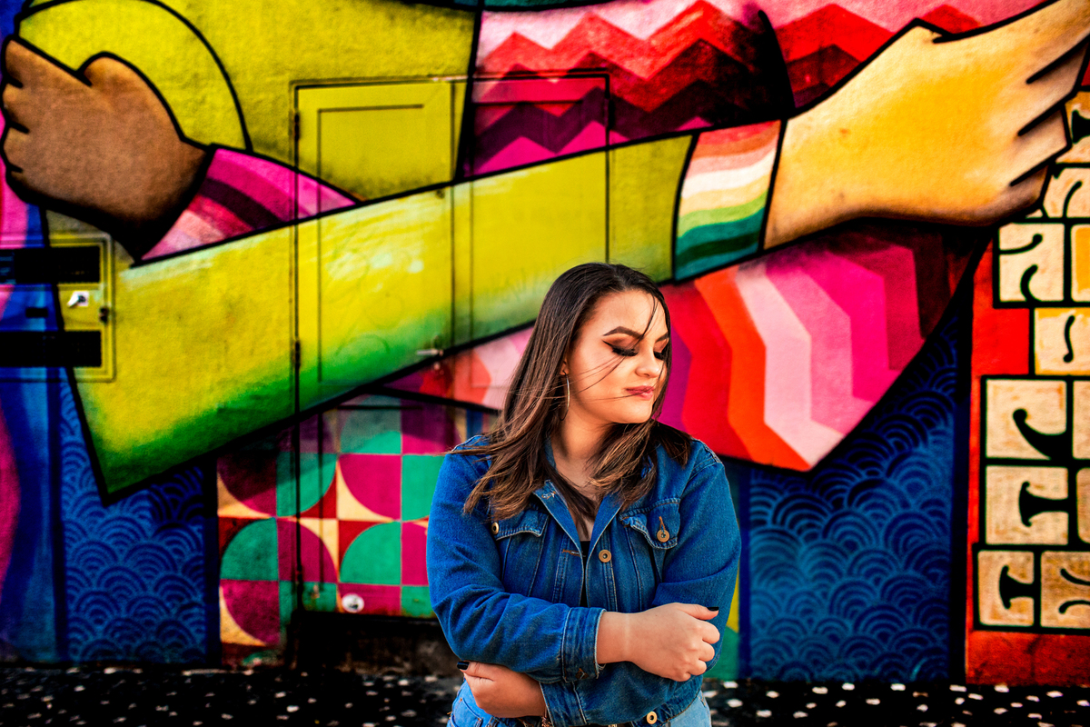 Stephanie - Ensaio de debutante no Beco do Batman em São Paulo