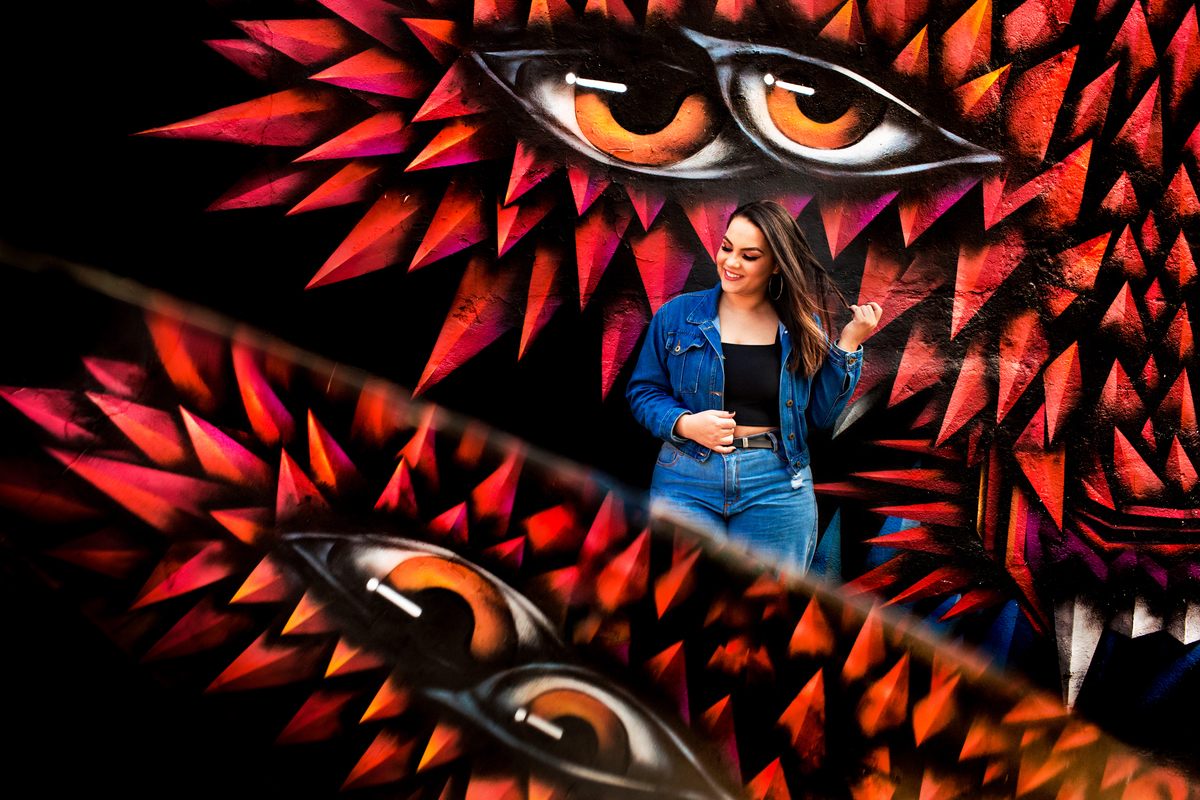 Stephanie - Ensaio de debutante no Beco do Batman em São Paulo