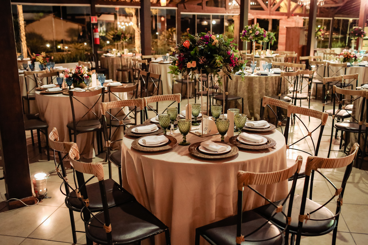 Tamiris e Pedro - casamento no Portal da Serra em Mogi das Cruzes - SP - Danilo e Cris Almeida - Fotógrafos de Casamento em Mogi das Cruzes - SP - Casamento no campo - Vestido de Noiva