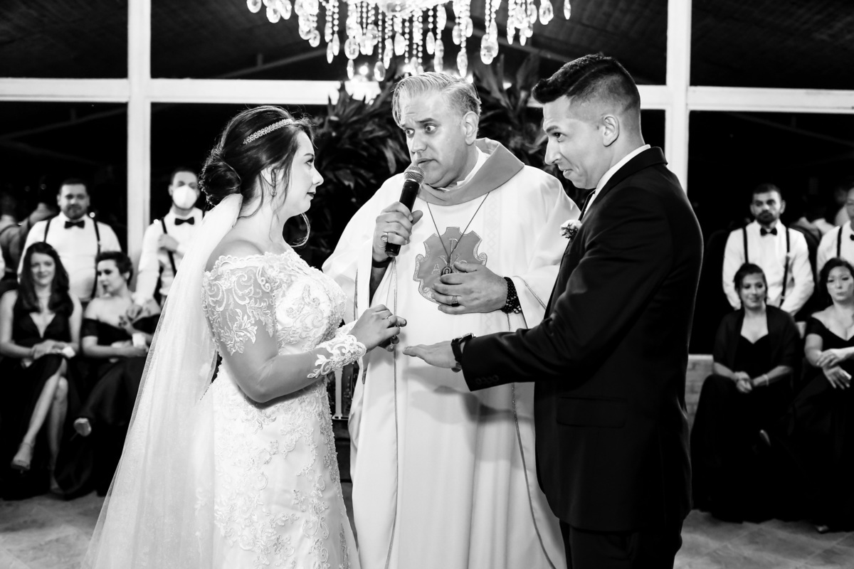 Tamiris e Pedro - casamento no Portal da Serra em Mogi das Cruzes - SP - Danilo e Cris Almeida - Fotógrafos de Casamento em Mogi das Cruzes - SP - Casamento no campo - Vestido de Noiva