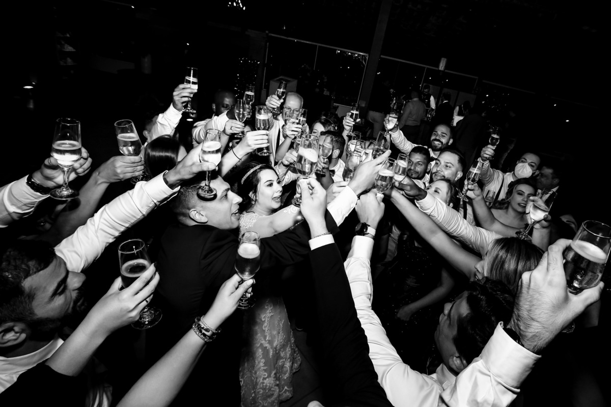 Tamiris e Pedro - casamento no Portal da Serra em Mogi das Cruzes - SP - Danilo e Cris Almeida - Fotógrafos de Casamento em Mogi das Cruzes - SP - Casamento no campo - Vestido de Noiva