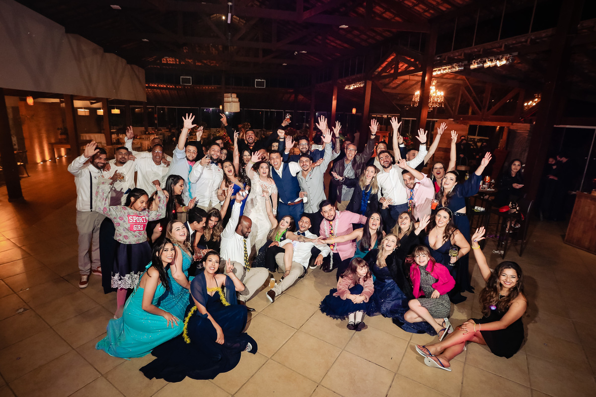 Tamiris e Pedro - casamento no Portal da Serra em Mogi das Cruzes - SP - Danilo e Cris Almeida - Fotógrafos de Casamento em Mogi das Cruzes - SP - Casamento no campo - Vestido de Noiva