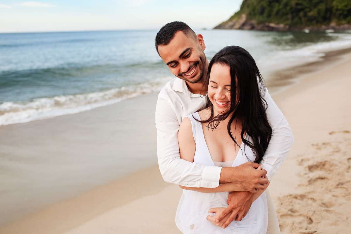 ensaio de casal pré wedding na praia da jureia - Danilo e Cris Almeida Fotógrafos de Casamento em Mogi das Cruzes SP