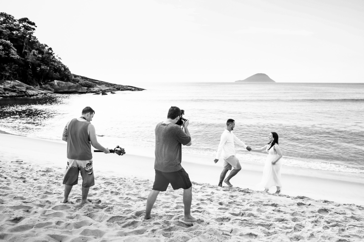 ensaio de casal pré wedding na praia da jureia - Danilo e Cris Almeida Fotógrafos de Casamento em Mogi das Cruzes SP