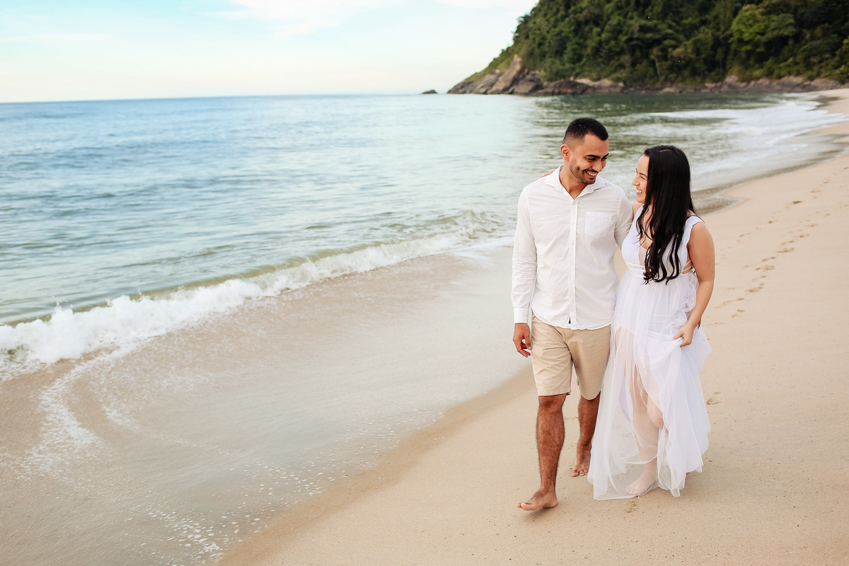 ensaio de casal pré wedding na praia da jureia - Danilo e Cris Almeida Fotógrafos de Casamento em Mogi das Cruzes SP