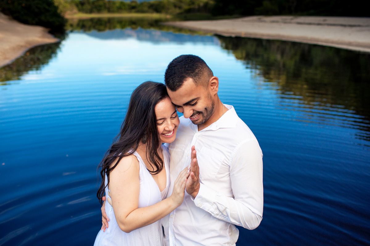 ensaio de casal pré wedding na praia da jureia - Danilo e Cris Almeida Fotógrafos de Casamento em Mogi das Cruzes SP