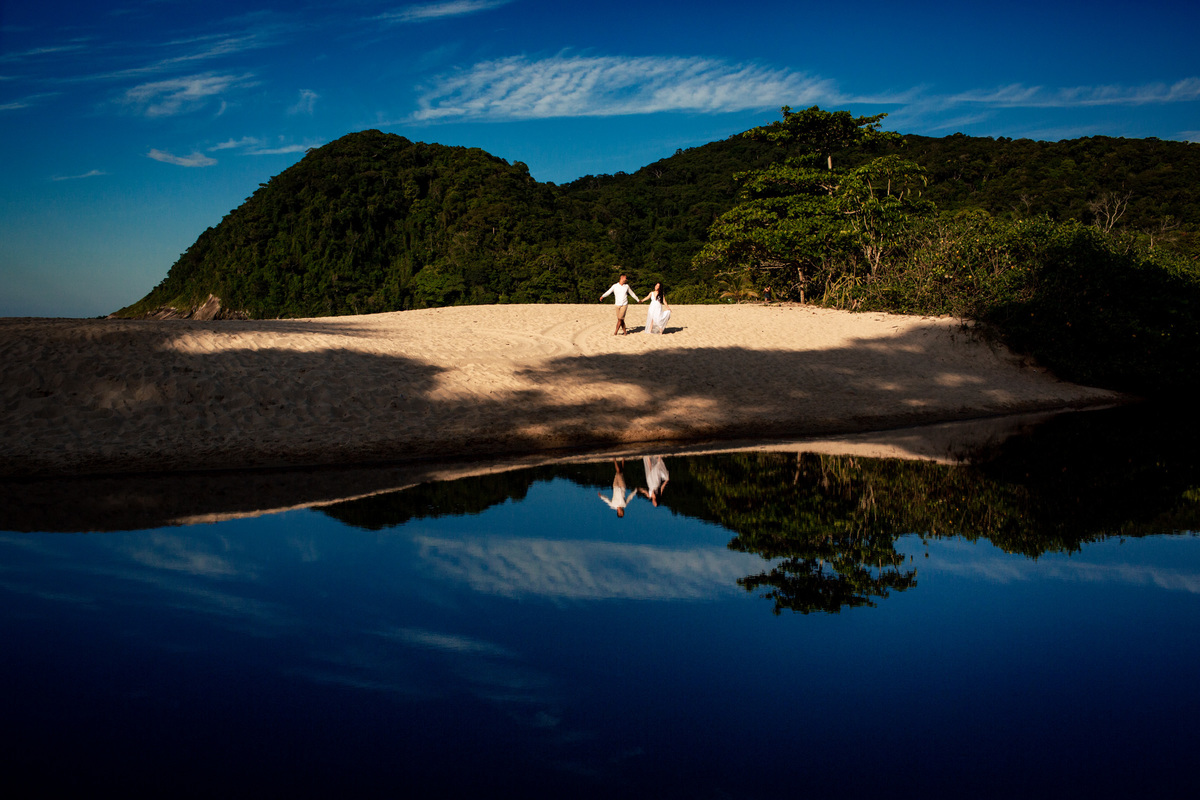 ensaio de casal pré wedding na praia da jureia - Danilo e Cris Almeida Fotógrafos de Casamento em Mogi das Cruzes SP