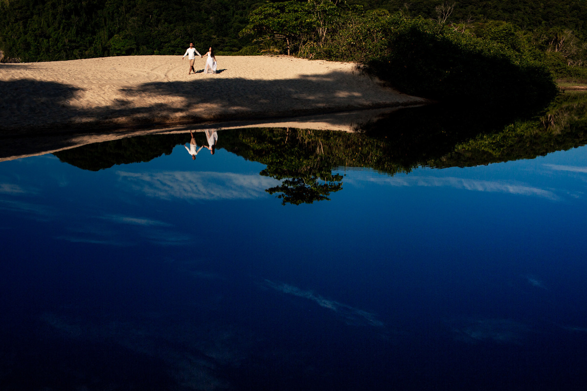 ensaio de casal pré wedding na praia da jureia - Danilo e Cris Almeida Fotógrafos de Casamento em Mogi das Cruzes SP