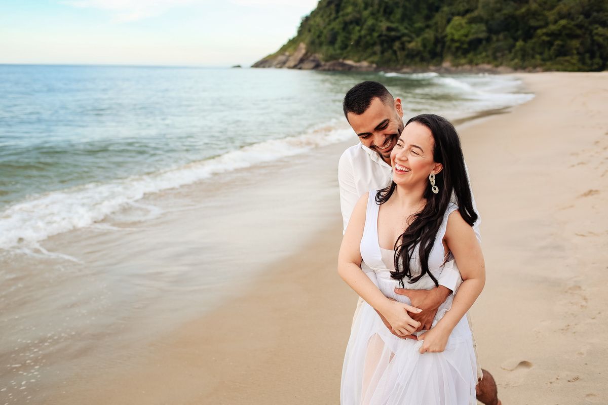 ensaio de casal pré wedding na praia da jureia - Danilo e Cris Almeida Fotógrafos de Casamento em Mogi das Cruzes SP