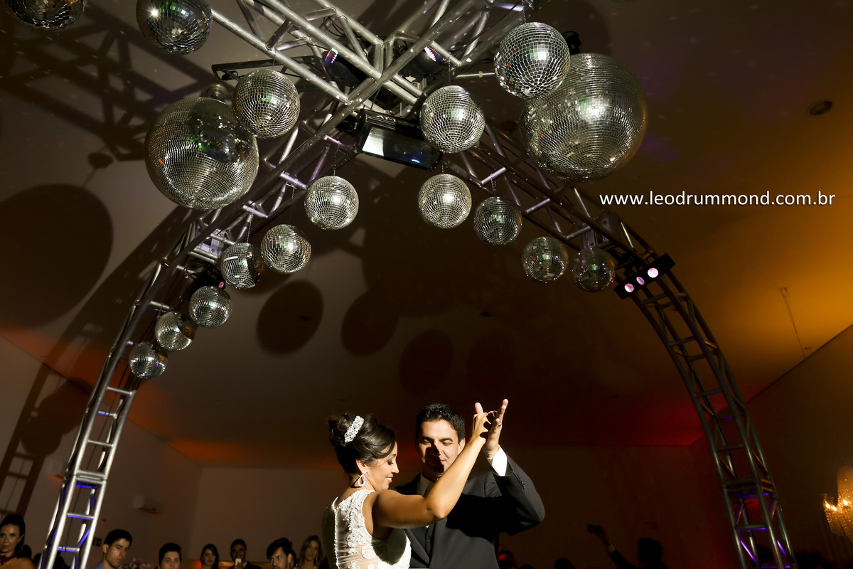 buffet marrom glace, danca, banda skarpas