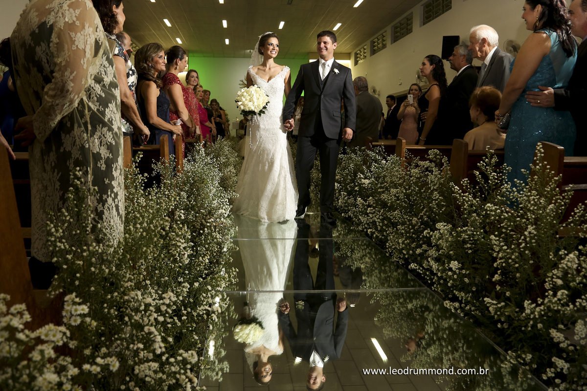 noivos, tapete de espelho, igreja do carmo sete lagoas