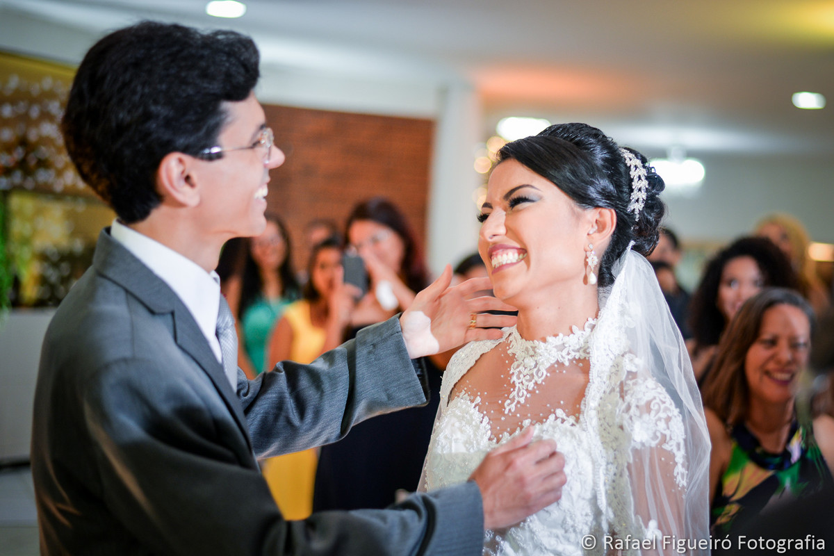 noivos sorrindo casamento fotógrafo rafael figueiró olinda recife 