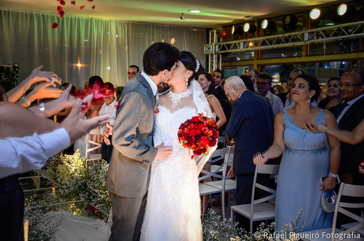 noivos beijando casamento fotógrafo rafael figueiró olinda recife 