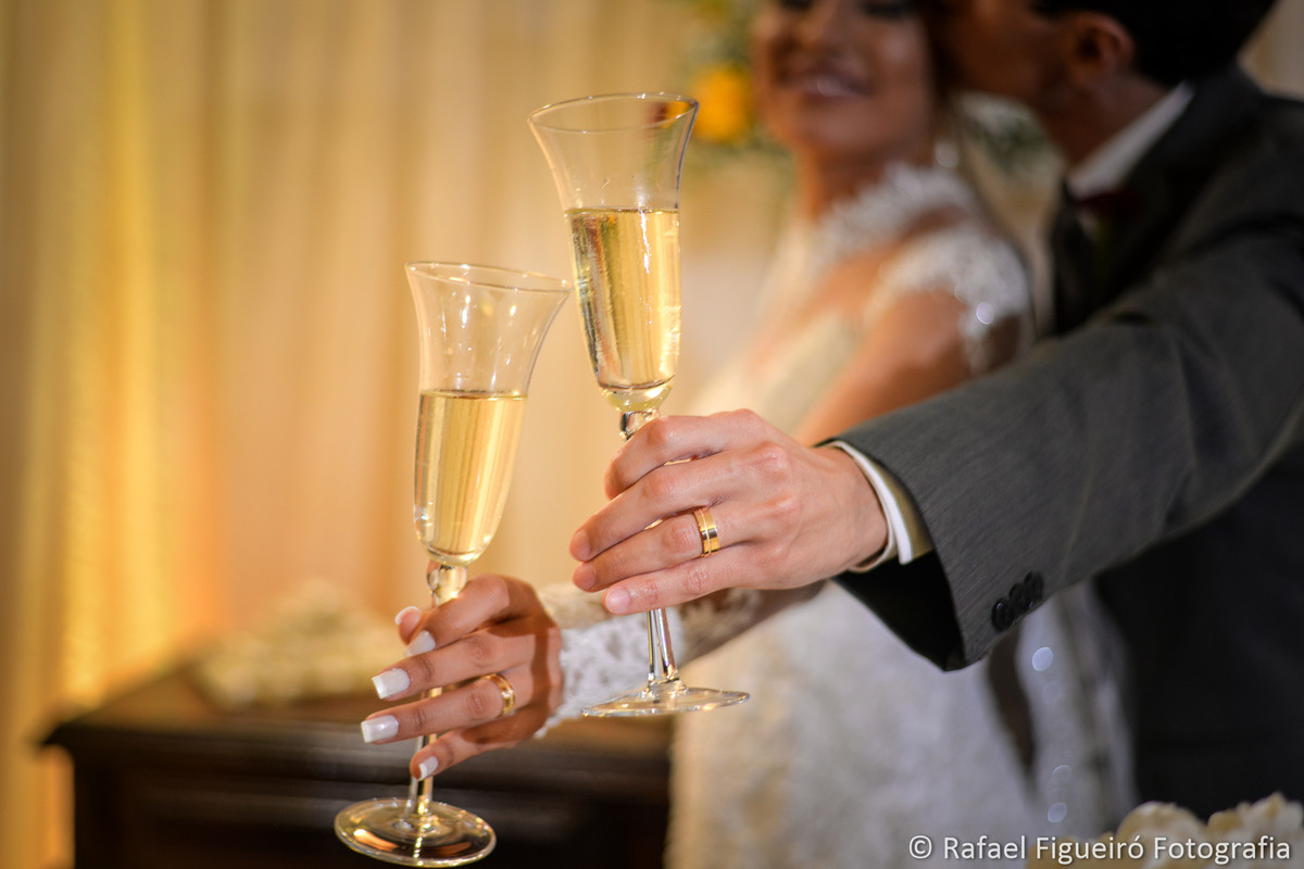 noivos brindando taças champagne casamento fotógrafo rafael figueiró olinda recife 